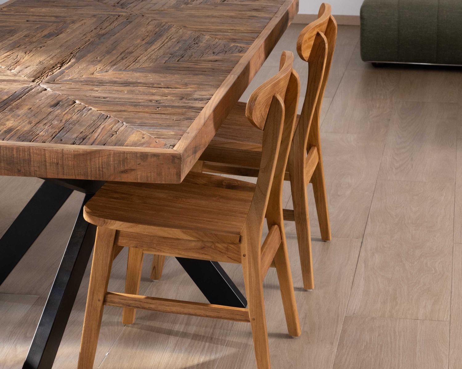 Lot de 2 chaises de repas en teck recyclé "Alika"