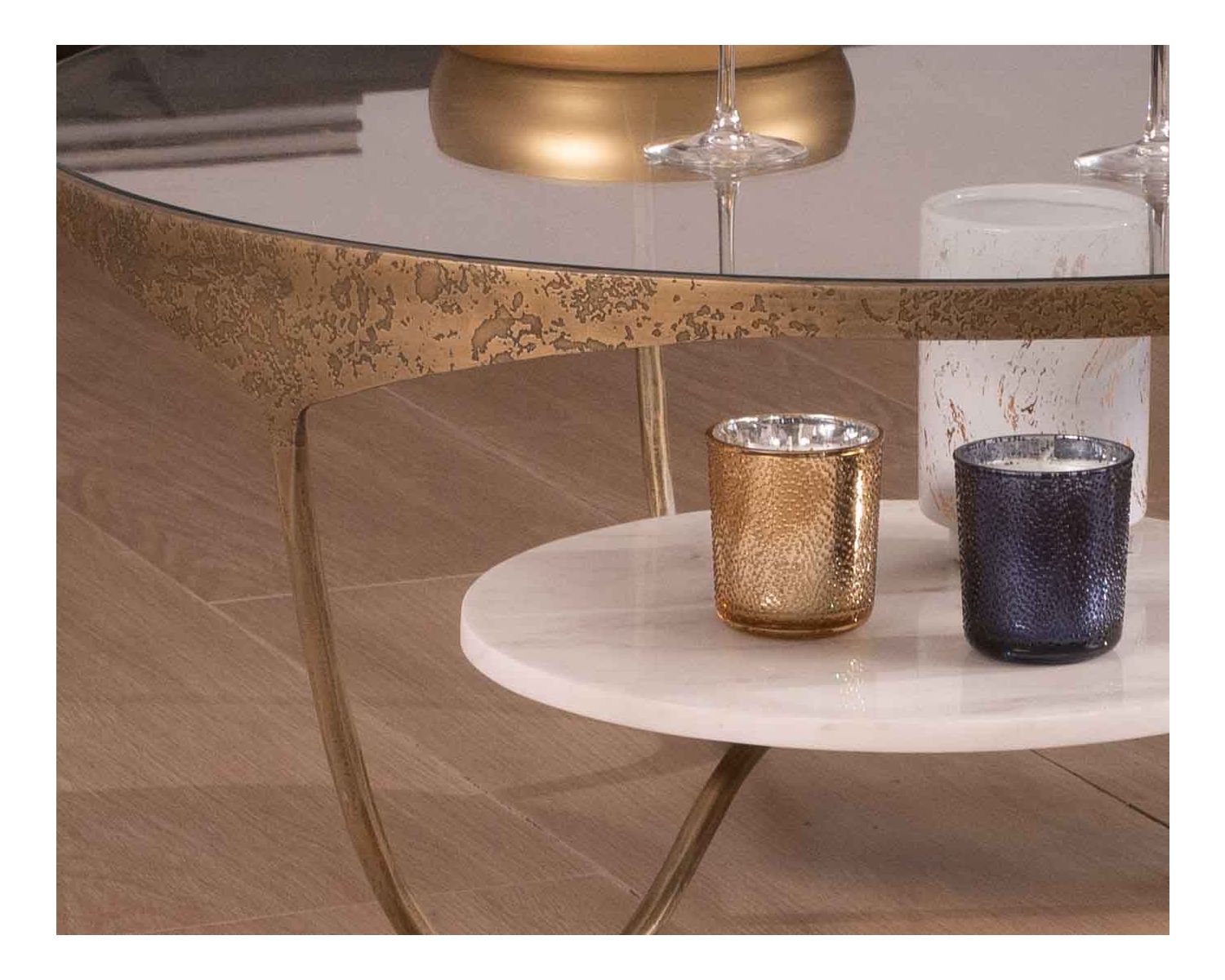 Table basse ronde double marbre, laiton gravé et verre "Gilt Antique"