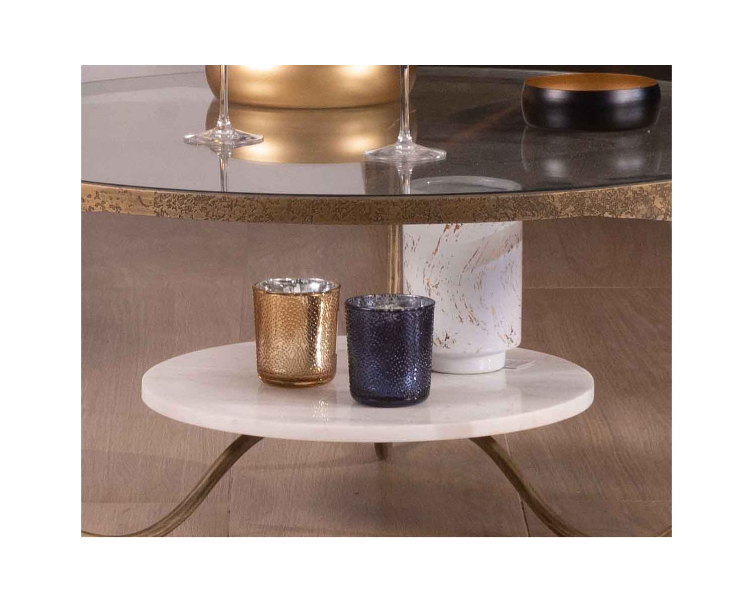 Table basse ronde double marbre, laiton gravé et verre "Gilt Antique"