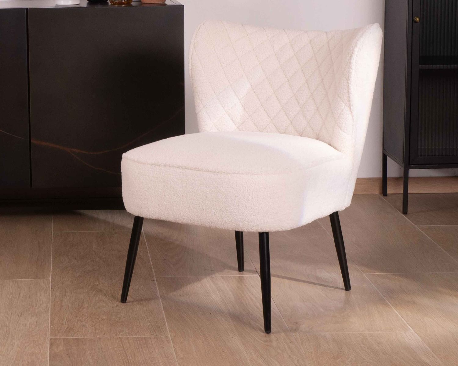 Lot de 2 fauteuils blancs tissu bouclette style scandinave "Deka"