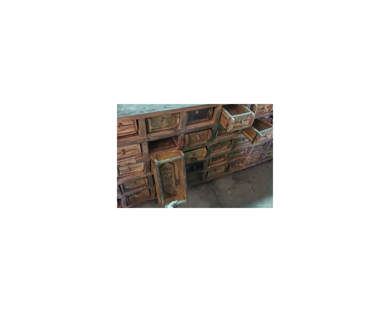 Commode d'apothicaire en bois recyclé 150 cm collection "Népalaise"