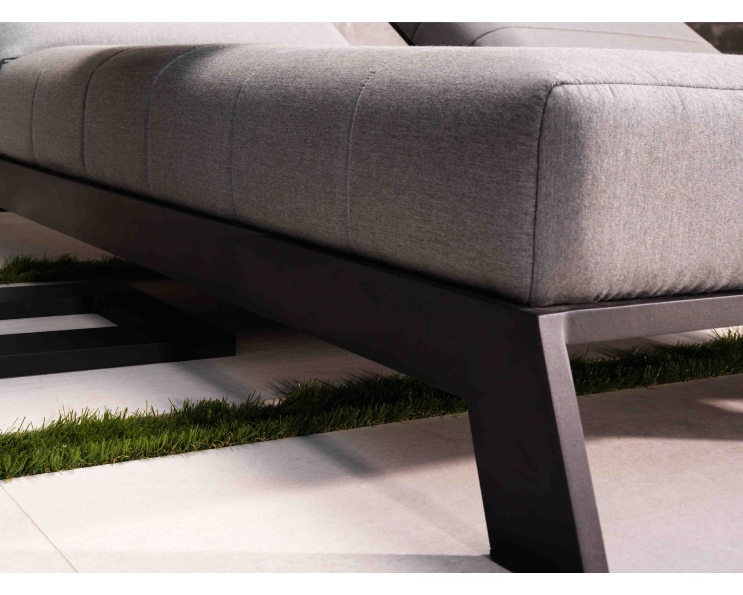 Bain de soleil double moderne et confortable gris clair "Terrasse" structure anthracite