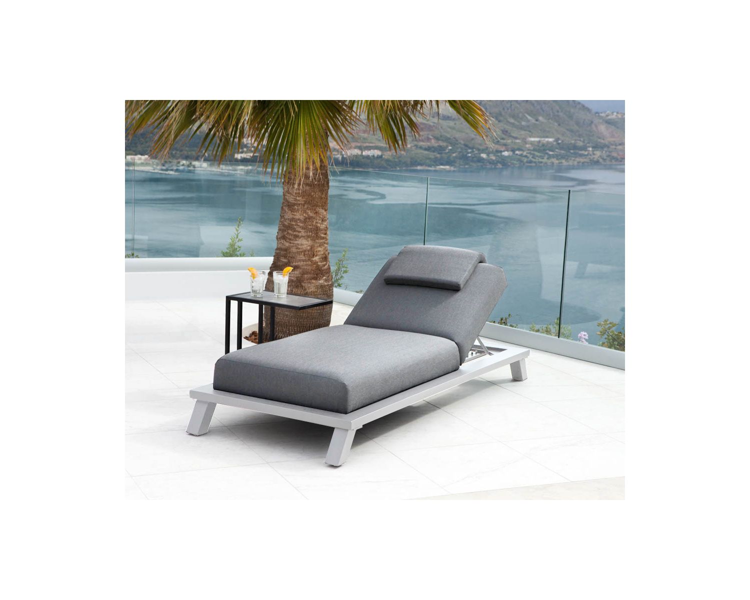 Chaise longue de jardin haut de gamme grise et blanche "Nusa Pedina"