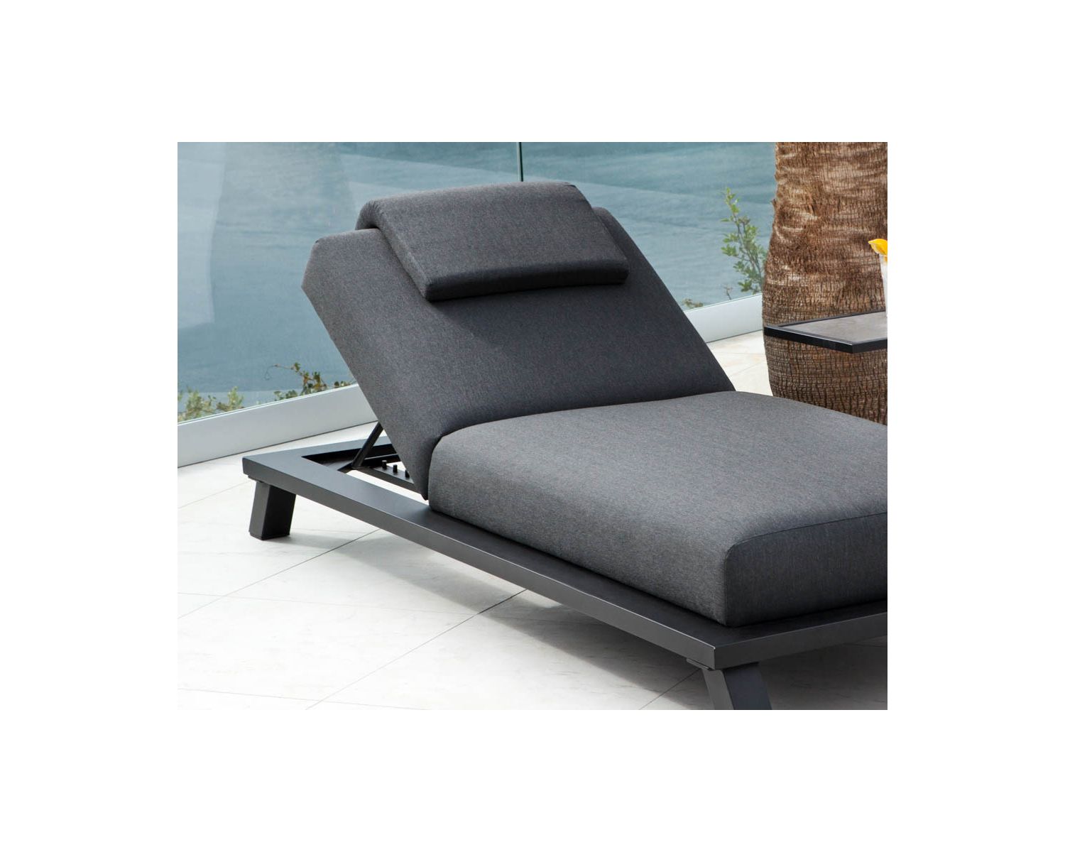 Bain de soleil haut de gamme anthracite tissu Sunbrella "Nusa Pedina"