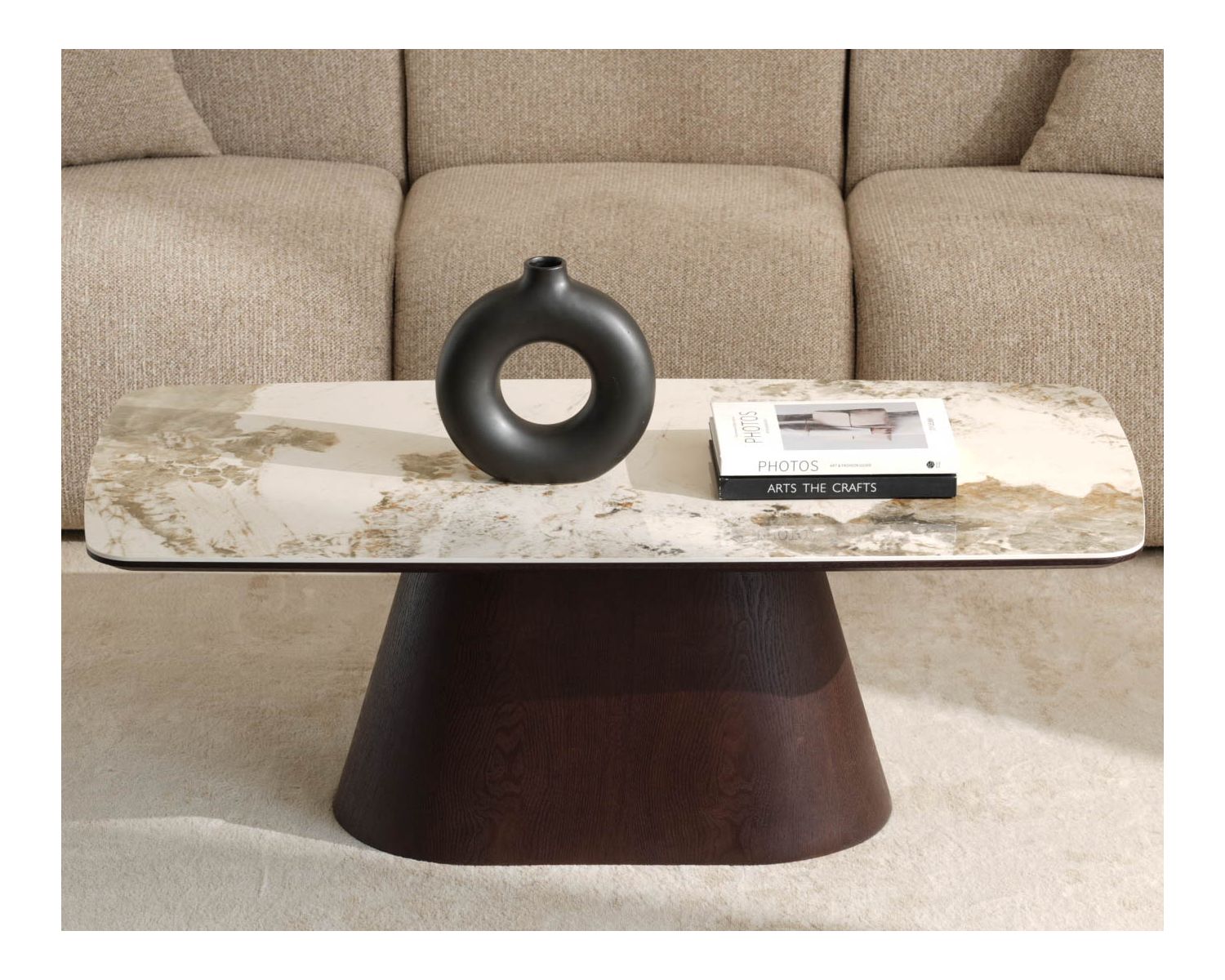 Table basse plateau céramique effet pierre naturelle "Oria" pied central aspect wengé