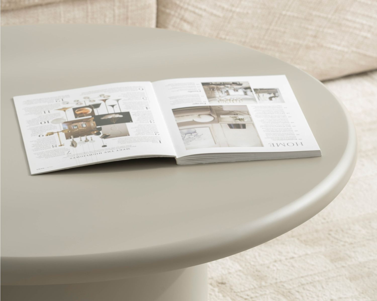 Table basse ronde minimaliste "Nalya" coloris beige à pied central