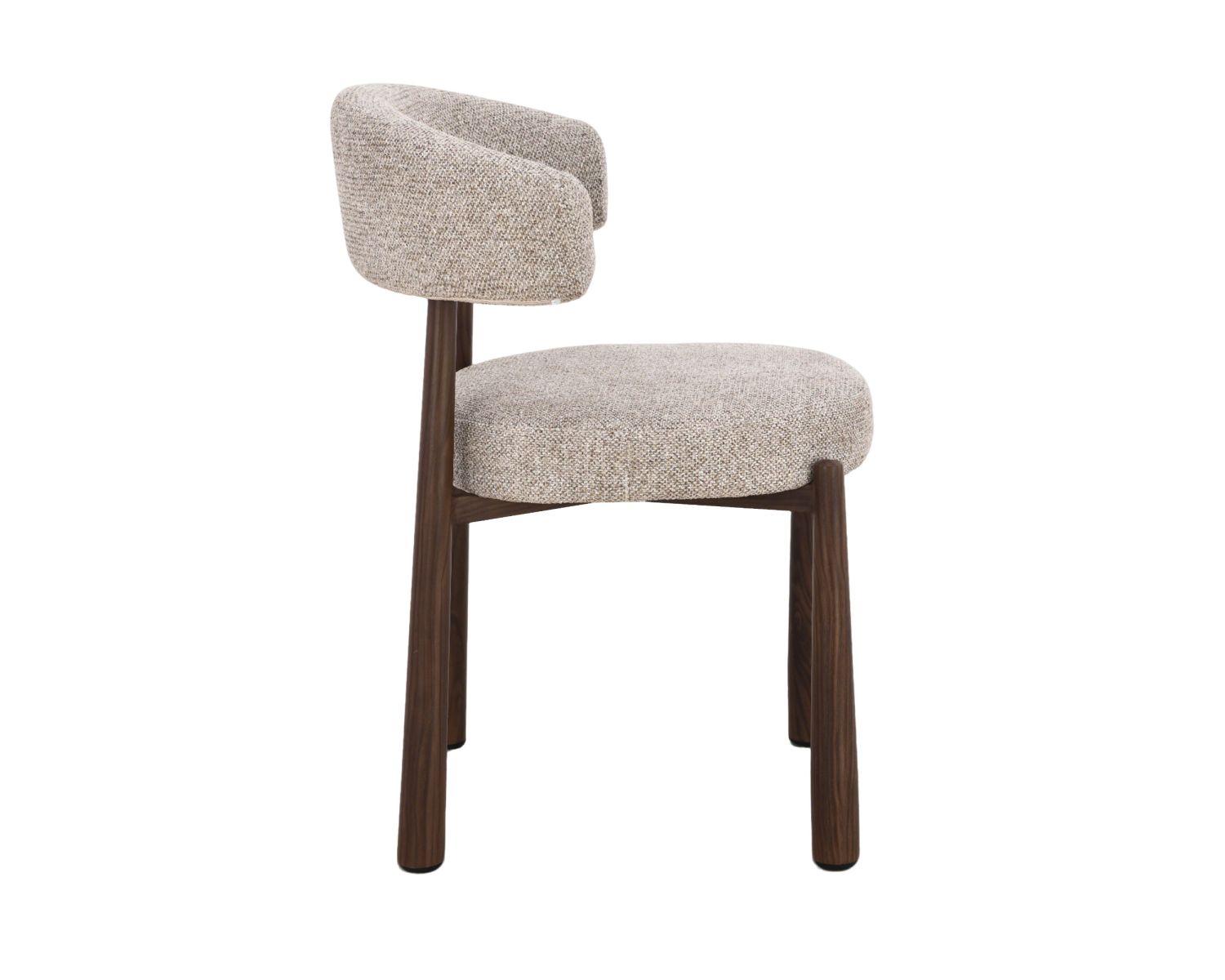 Lot de 2 chaises enveloppantes esprit rétro-contemporain “Arlo” en tissu tramé beige et marron, pieds aspect noyer