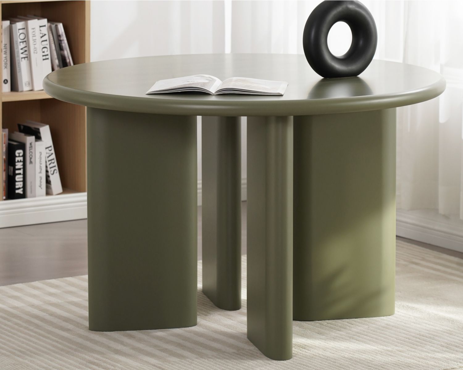 Table de repas ronde coloris vert sauge "Odyna"  120 cm piètement sculptural