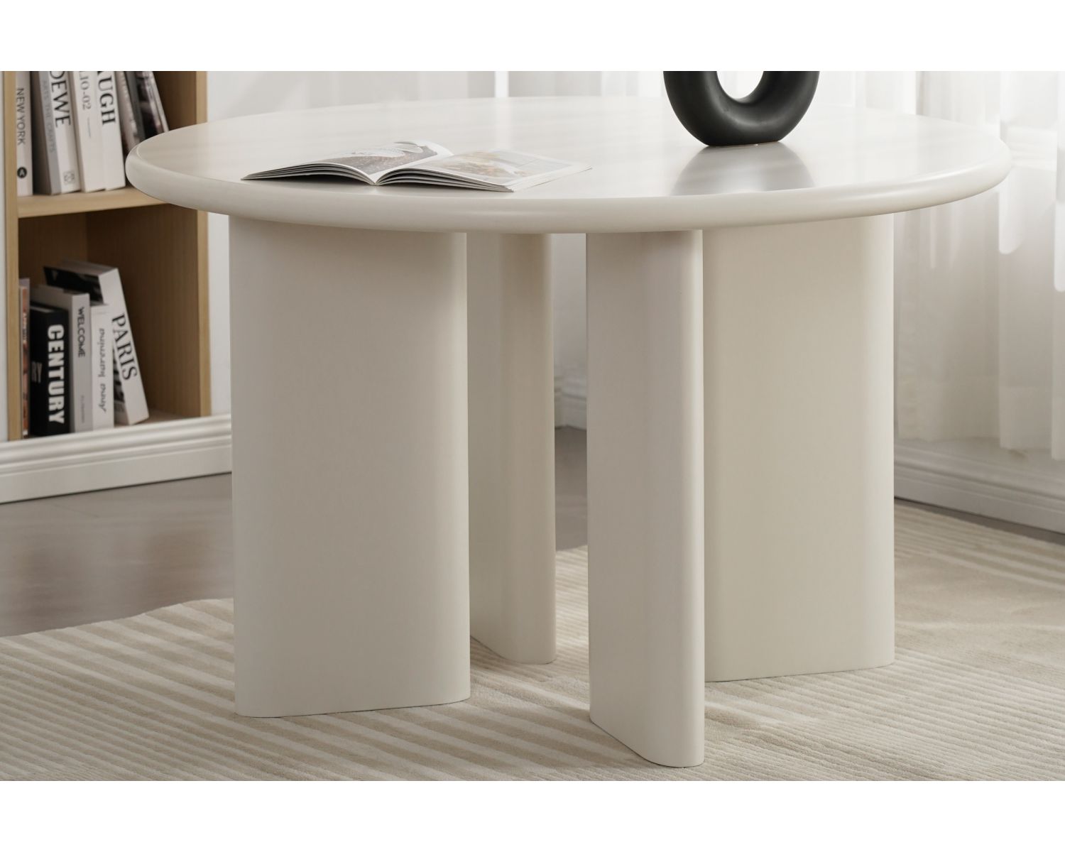 Table de repas contemporaine ronde 120 cm coloris crème "Odyna"