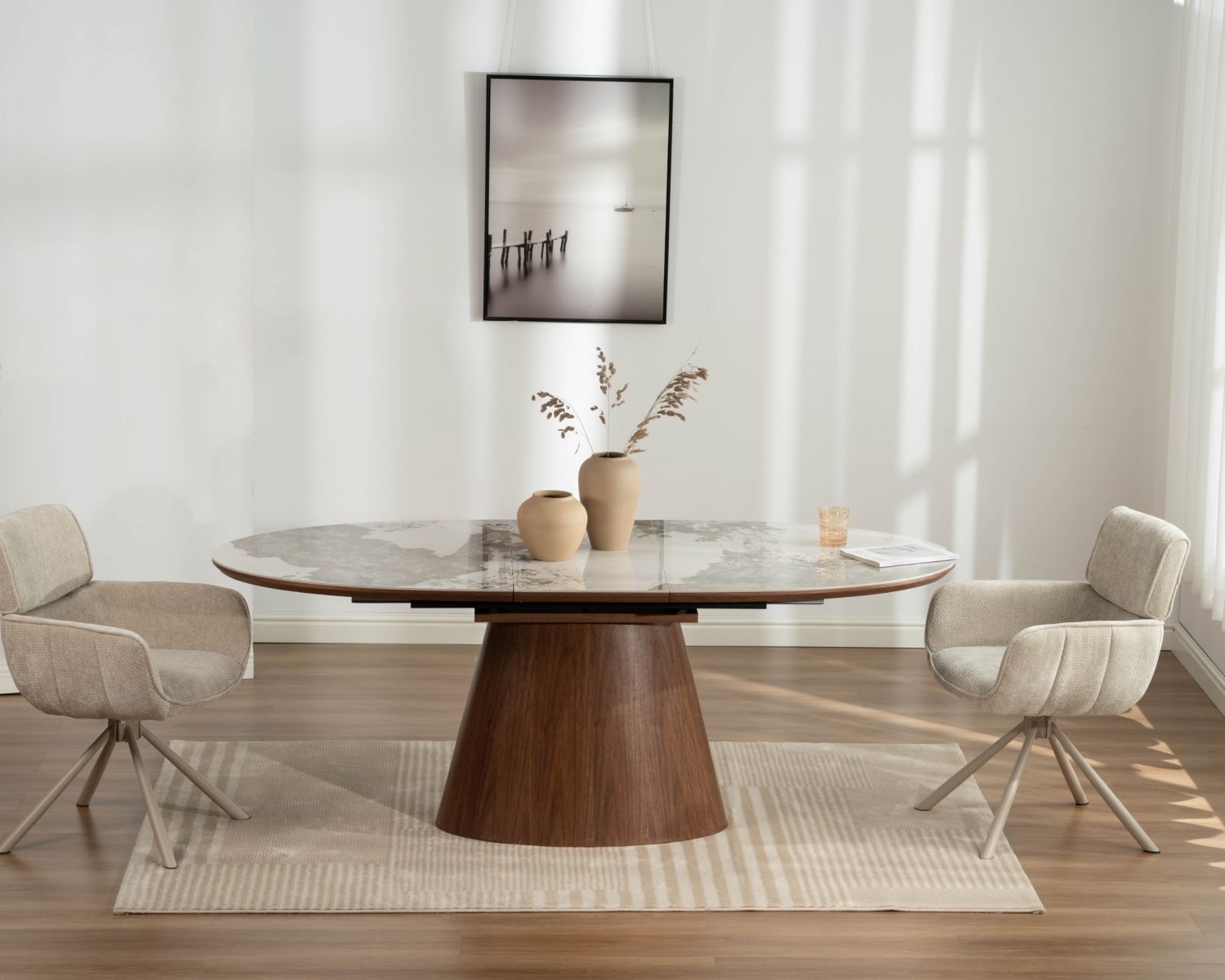Table de repas extensible 160-200 cm plateau céramique effet pierre naturelle "Oria" piètement aspect noyer
