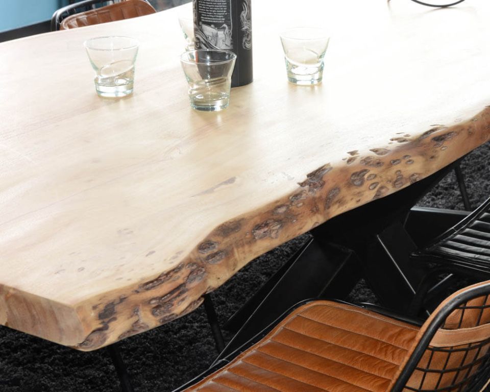 Table à manger industrielle en bois épais et pieds métal "3D" - 8622