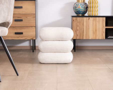 Pouf pivotant « Flow » style contemporain en tissu tramé écru à reflets soyeux