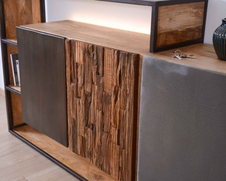Buffet design bois massif avec LED et décor métal et ciment "Mezzo"