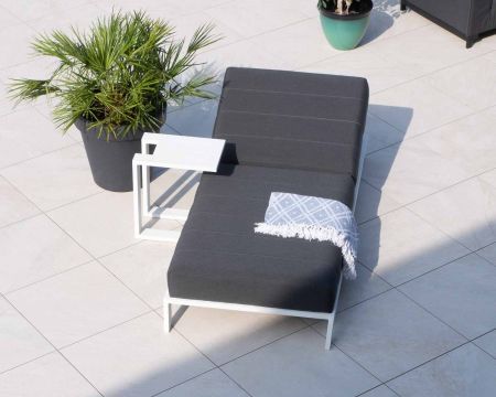 Chaise longue haut de gamme matelassée gris foncé alu blanc "Terrasse"
