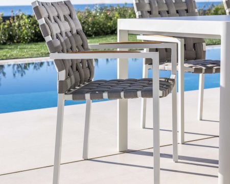 Lot de 2 chaises de repas élégantes pour extérieur tissu tressé taupe et aluminium blanc "Saint Tropez"