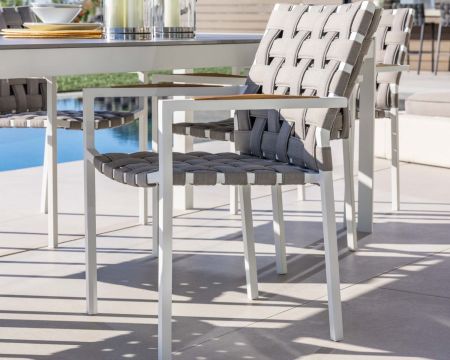 Lot de 2 chaises de repas élégantes pour extérieur tissu tressé taupe et aluminium blanc "Saint Tropez"