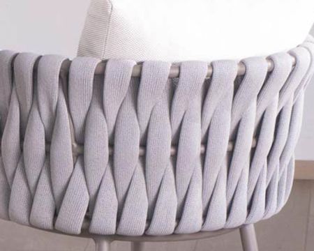 Chaise haute mi-hauteur pour îlot en tissu gris tressé et pieds aluminium "Chinon" assise 67 cm