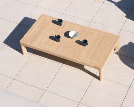 Table basse pour salon d'extérieur en teck massif brossé "Agosta" 150 cm