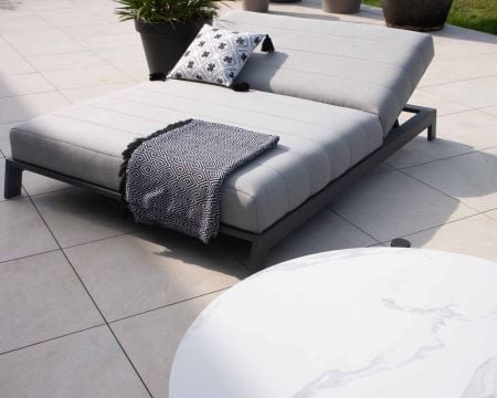 Bain de soleil double moderne et confortable gris clair "Terrasse" structure anthracite