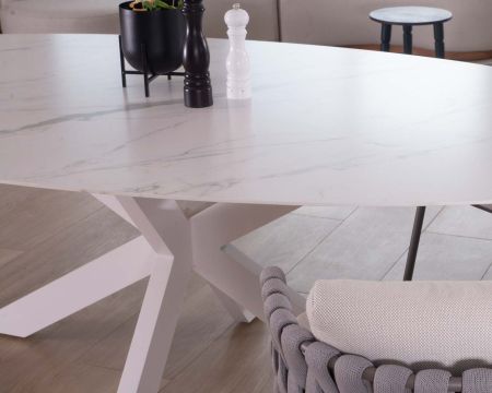 Table elliptique blanche 260 cm en céramique et pieds aluminium 3D "Chinon"