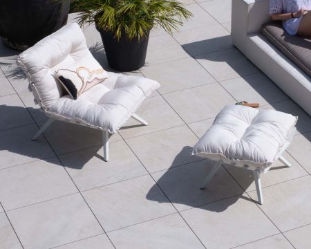 Fauteuil d'extérieur blanc avec repose-pieds modulaire structure aluminium blanche "Lisca"