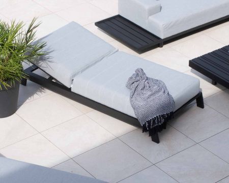 Bain de soleil confort tissu Sunbrella gris clair structure aluminium noire "Terrasse"