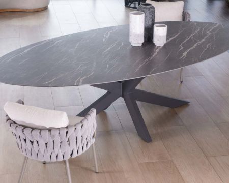 Table design noire forme elliptique en céramique et pieds 3D "Chinon" 260 cm