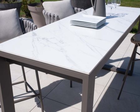 Table de bar 200 cm en aluminium gris avec plateau en céramique blanche "Chinon"