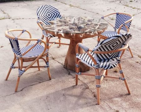 Chaise de jardin allure bistrot blanche et bleue en rotin "Biarritz"