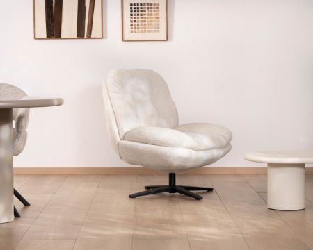 Fauteuil lounge pivotant “Panama” en tissu bouclettes écru esprit scandinave