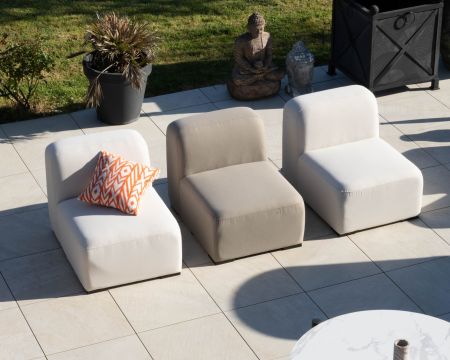 Elément d'assise pour canapé d'extérieur modulaire en tissu blanc "Miroly Bay" design organique