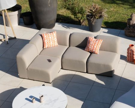 Elément d'assise pour canapé d'extérieur modulaire en tissu taupe "Miroly Bay" design organique