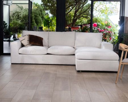 Canapé 3 places avec pouf ottoman carré en tissu doux et bouclé blanc chiné "Tuléar"