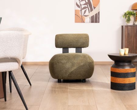Fauteuil bas design moderne et organique en tissu bouclette kaki "Luno"