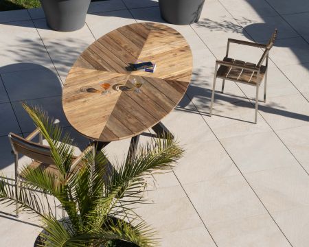 Table de jardin elliptique 220 cm en teck "Hélios" pieds mikado noir