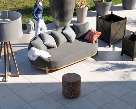 Méridienne d'extérieur design enveloppant "Armando" gris foncé avec coussins coordonnés