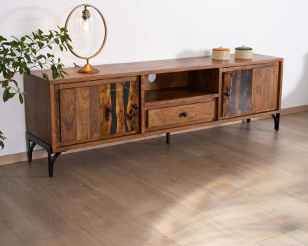 Grand meuble TV 200cm style ethnique avec motif résine "Membatu" acacia massif et piètement métal