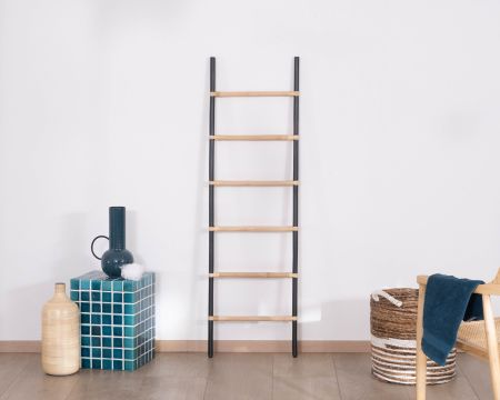Echelle en rotin finition bicolore naturel et noir "Solira" 150 cm