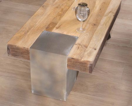 Table basse rectangulaire design en manguier, pieds métal noir antique et ciment "Cemento"