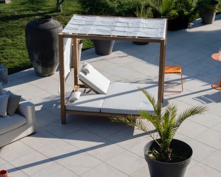 Lit de jardin en teck et tissu spécial extérieur gris clair "Eclipse"