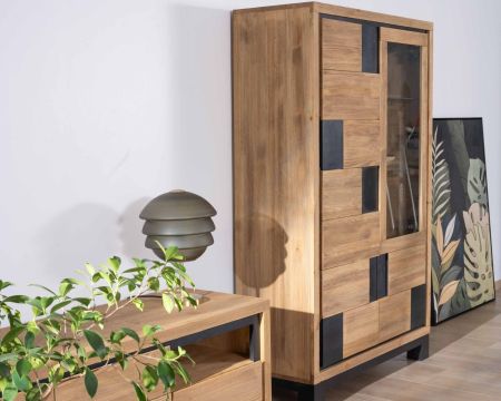 Buffet vitré contemporain en pin massif brossé avec décor carrés noirs "Cubo"