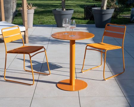 Ensemble de jardin esprit bistrot "Juicy" en métal coloré orange