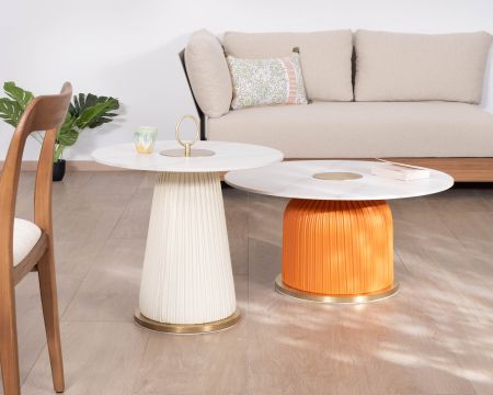 Set de 2 tables basses esprit vintage contemporain avec piètements colorés aspect cuir plissé "Cyléa"