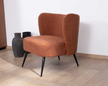 Fauteuil crapaud en tissu terracotta et pieds métal "Ripple"