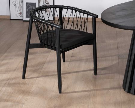 Chaise de repas noire en bois et corde tressée "Katue"