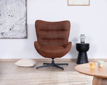 Fauteuil enveloppant et pivotant esprit cocooning et rétro "Calista" en tissu bouclette terracotta