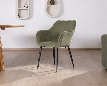 Chaise contemporaine avec accoudoirs "Scotty" en velours vert kaki et pieds métal noir