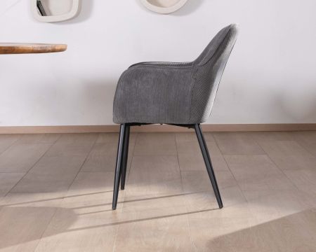 Chaise de repas contemporaine en tissu velours gris foncé "Scotty" avec accoudoirs et pieds métal noir