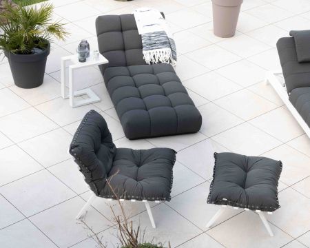 Chaise longue haut de gamme en tissu Sunbrella gris foncé "Lazy Beach"