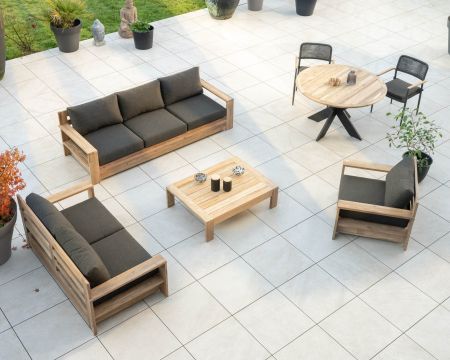 Canapé de jardin 3 places haut de gamme "Zénith" en teck matelassé tissu gris foncé